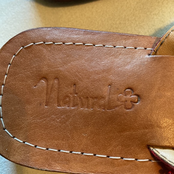 Leather flip flop sandals with hand beaded details - Picture 2 of 5